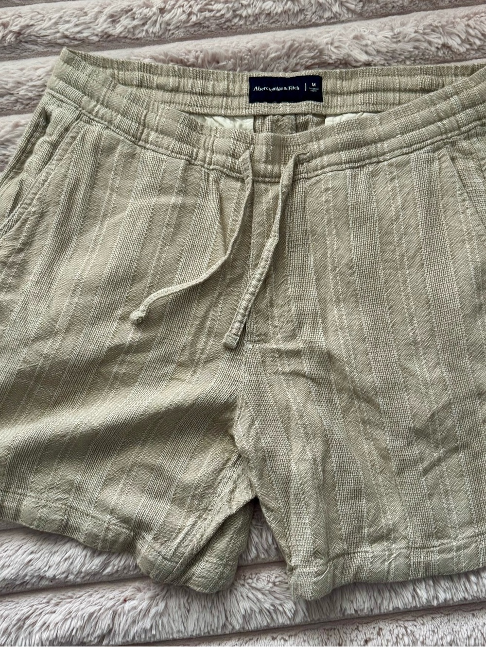 Abercrombie & Fitch Men's Light Olive Textured Drawstring Shorts